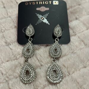 3/$18 DYSTRICT LA Silver Drop Earrings Lot 3085